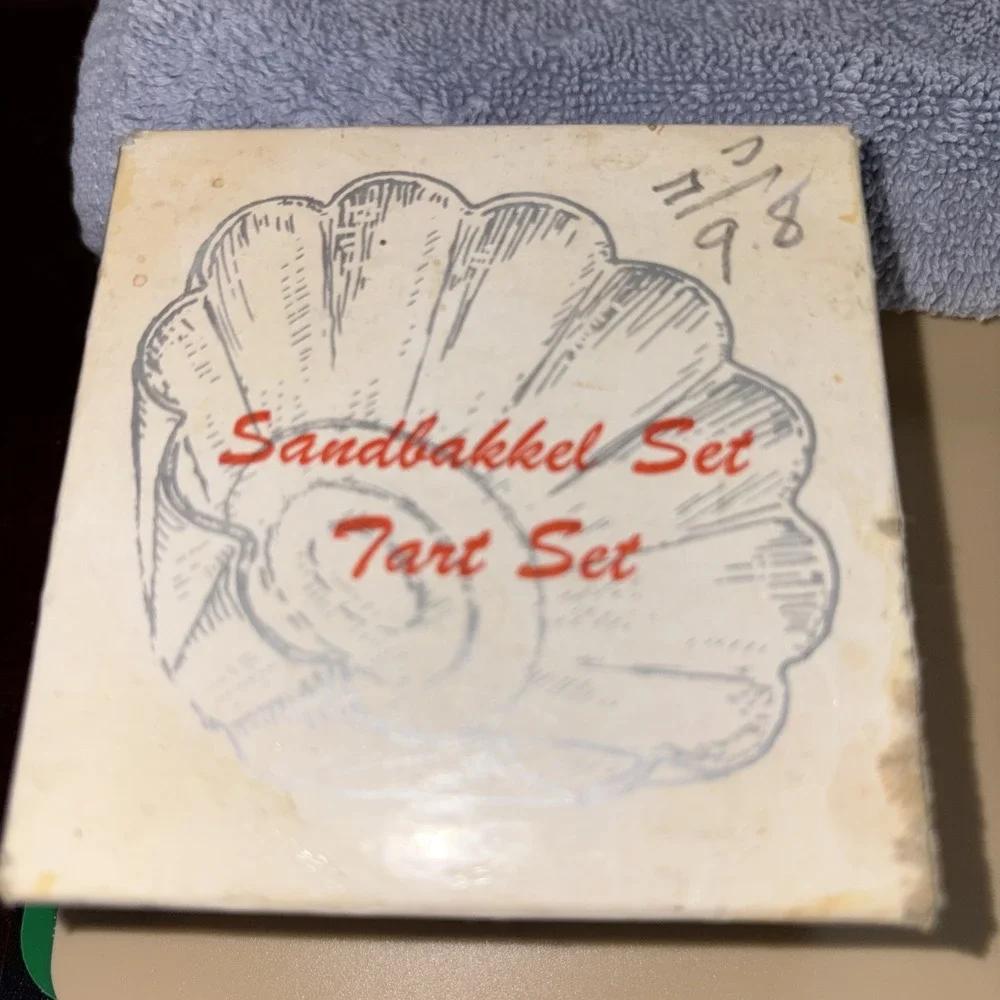 Sandbaskkelse Tiny Tart Set 15 Piece Set  New vtg
